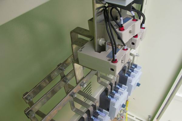 竞秀配电柜-应急照明配电柜使用对工作人员的具